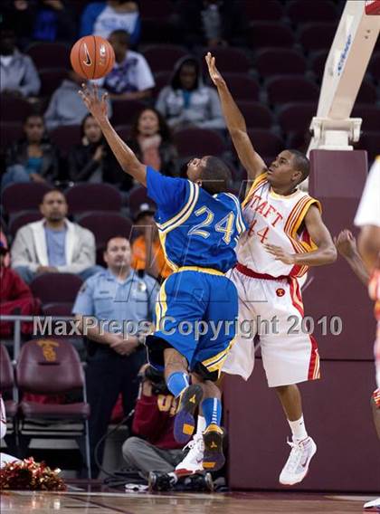 Thumbnail 1 in Crenshaw vs. Taft (CIF LA City Section D1 Playoffs) photogallery.
