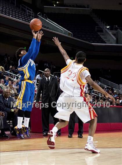 Thumbnail 2 in Crenshaw vs. Taft (CIF LA City Section D1 Playoffs) photogallery.