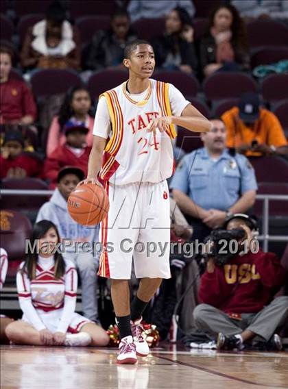 Thumbnail 3 in Crenshaw vs. Taft (CIF LA City Section D1 Playoffs) photogallery.