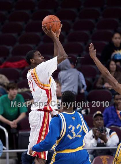 Thumbnail 3 in Crenshaw vs. Taft (CIF LA City Section D1 Playoffs) photogallery.