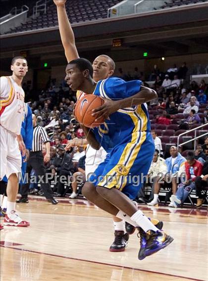 Thumbnail 3 in Crenshaw vs. Taft (CIF LA City Section D1 Playoffs) photogallery.