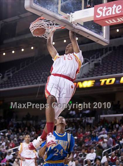 Thumbnail 3 in Crenshaw vs. Taft (CIF LA City Section D1 Playoffs) photogallery.