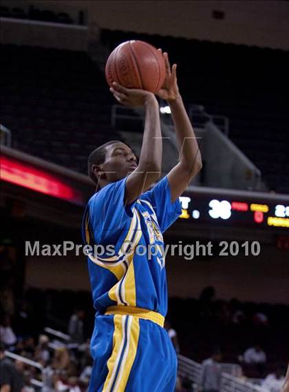 Thumbnail 2 in Crenshaw vs. Taft (CIF LA City Section D1 Playoffs) photogallery.