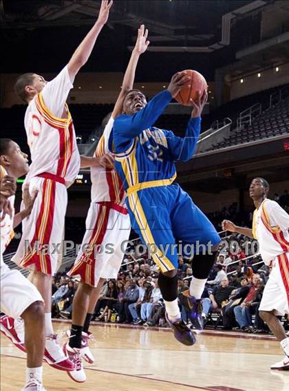 Thumbnail 3 in Crenshaw vs. Taft (CIF LA City Section D1 Playoffs) photogallery.