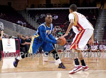 Thumbnail 2 in Crenshaw vs. Taft (CIF LA City Section D1 Playoffs) photogallery.