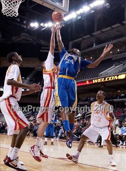 Thumbnail 1 in Crenshaw vs. Taft (CIF LA City Section D1 Playoffs) photogallery.