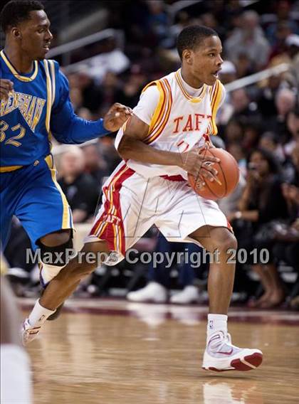 Thumbnail 2 in Crenshaw vs. Taft (CIF LA City Section D1 Playoffs) photogallery.