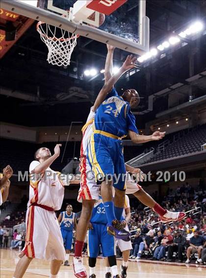 Thumbnail 1 in Crenshaw vs. Taft (CIF LA City Section D1 Playoffs) photogallery.