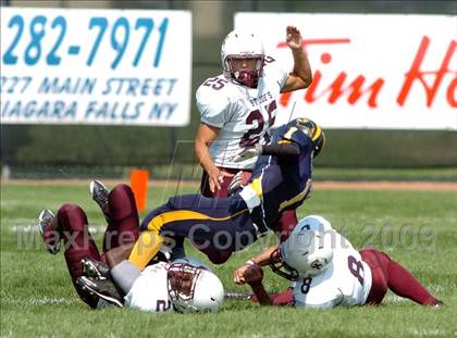 Thumbnail 3 in Niagara Falls vs. St. Joseph's Collegiate Institute photogallery.