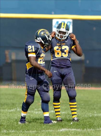 Thumbnail 3 in Niagara Falls vs. St. Joseph's Collegiate Institute photogallery.