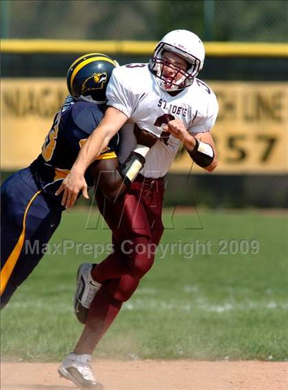 Thumbnail 3 in Niagara Falls vs. St. Joseph's Collegiate Institute photogallery.