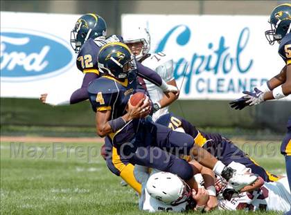 Thumbnail 2 in Niagara Falls vs. St. Joseph's Collegiate Institute photogallery.