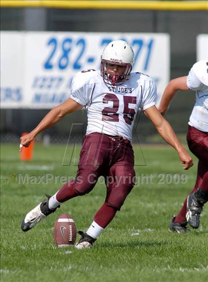 Thumbnail 3 in Niagara Falls vs. St. Joseph's Collegiate Institute photogallery.