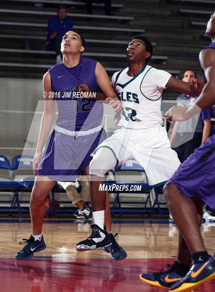 Thumbnail 2 in Pasadena vs. Angelton (McDonald's Texas Invitational) photogallery.