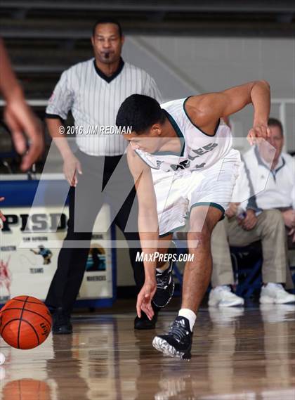 Thumbnail 2 in Pasadena vs. Angelton (McDonald's Texas Invitational) photogallery.