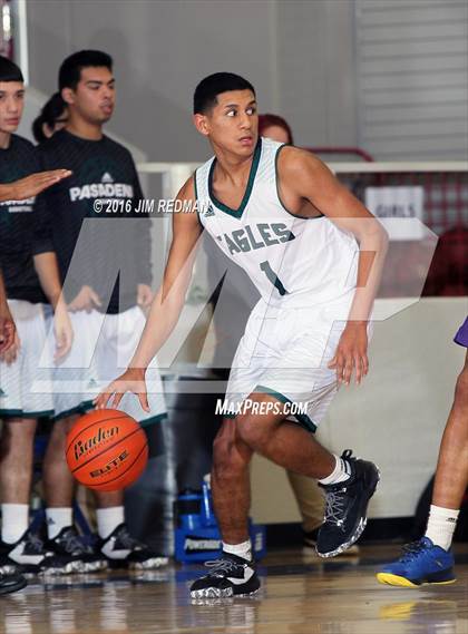 Thumbnail 2 in Pasadena vs. Angelton (McDonald's Texas Invitational) photogallery.