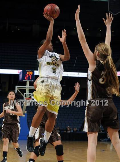 Thumbnail 2 in Mission Bay vs. Laguna Hills (CIF D3 SoCal Regional Final) photogallery.