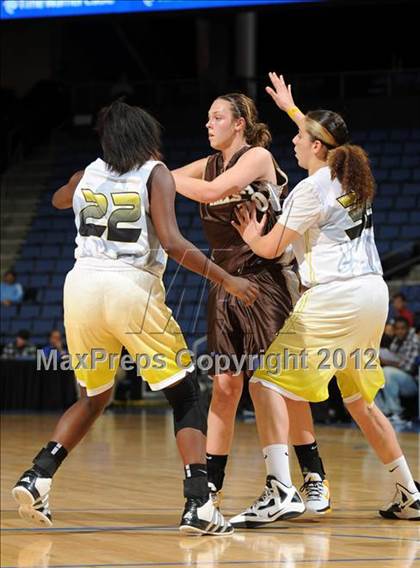Thumbnail 2 in Mission Bay vs. Laguna Hills (CIF D3 SoCal Regional Final) photogallery.