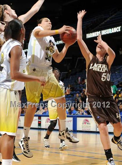 Thumbnail 3 in Mission Bay vs. Laguna Hills (CIF D3 SoCal Regional Final) photogallery.