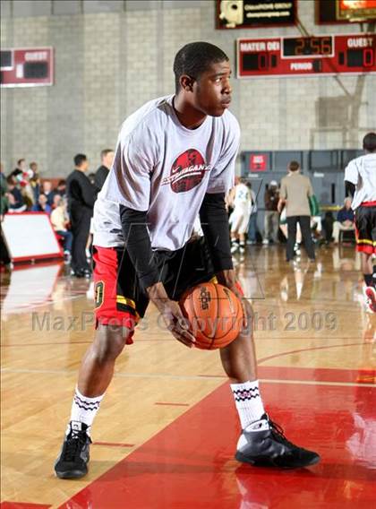Thumbnail 2 in De La Salle vs. Dominguez (Nike Extravaganza) photogallery.