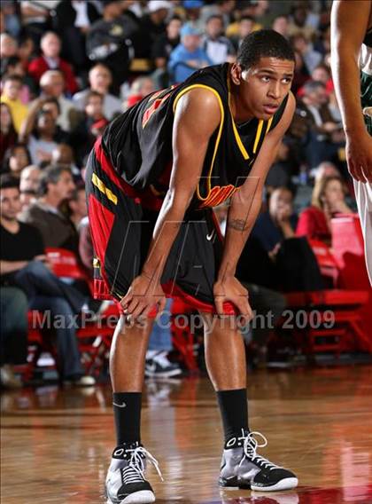 Thumbnail 2 in De La Salle vs. Dominguez (Nike Extravaganza) photogallery.