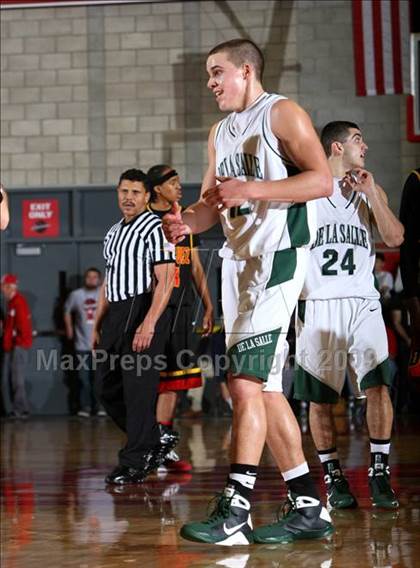 Thumbnail 2 in De La Salle vs. Dominguez (Nike Extravaganza) photogallery.