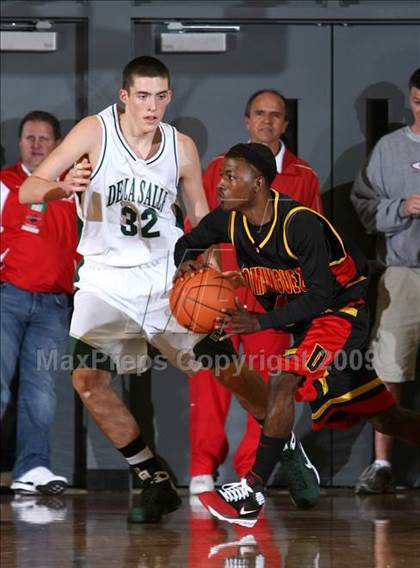 Thumbnail 2 in De La Salle vs. Dominguez (Nike Extravaganza) photogallery.
