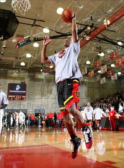 Thumbnail 2 in De La Salle vs. Dominguez (Nike Extravaganza) photogallery.