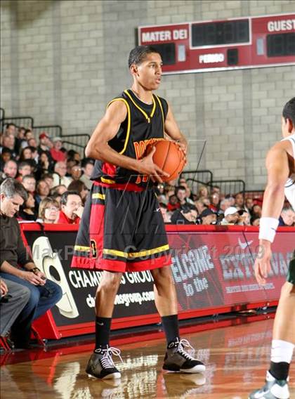 Thumbnail 2 in De La Salle vs. Dominguez (Nike Extravaganza) photogallery.