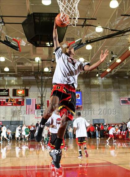 Thumbnail 3 in De La Salle vs. Dominguez (Nike Extravaganza) photogallery.