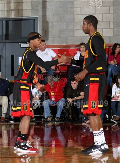 Thumbnail 2 in De La Salle vs. Dominguez (Nike Extravaganza) photogallery.
