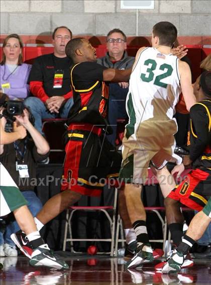 Thumbnail 1 in De La Salle vs. Dominguez (Nike Extravaganza) photogallery.