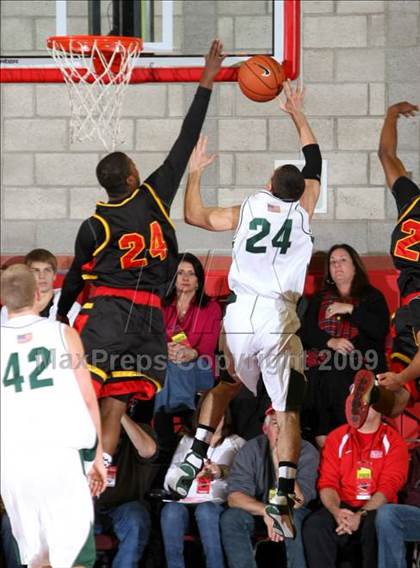 Thumbnail 1 in De La Salle vs. Dominguez (Nike Extravaganza) photogallery.