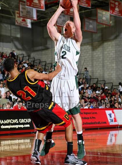 Thumbnail 2 in De La Salle vs. Dominguez (Nike Extravaganza) photogallery.