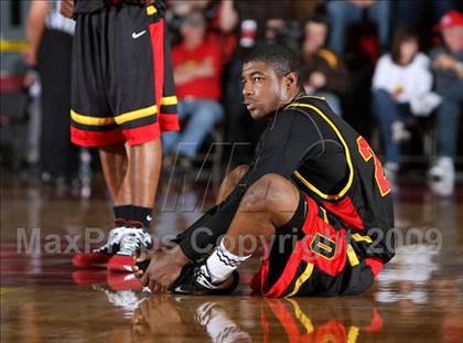 Thumbnail 1 in De La Salle vs. Dominguez (Nike Extravaganza) photogallery.