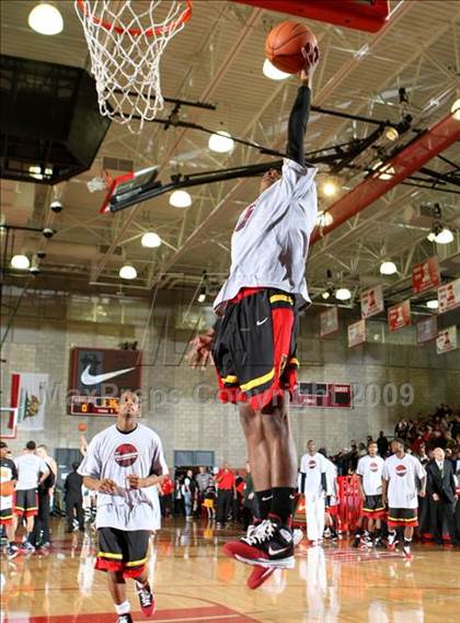 Thumbnail 1 in De La Salle vs. Dominguez (Nike Extravaganza) photogallery.
