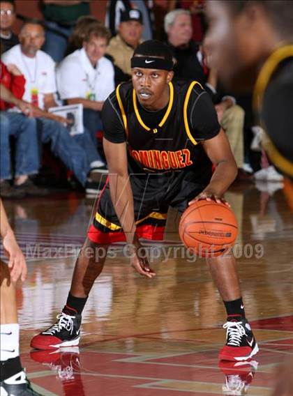 Thumbnail 3 in De La Salle vs. Dominguez (Nike Extravaganza) photogallery.