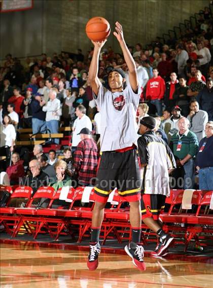Thumbnail 3 in De La Salle vs. Dominguez (Nike Extravaganza) photogallery.