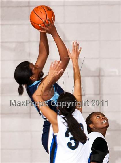 Thumbnail 1 in Clear Springs vs. Alief Elsik (5A Region III Semifinal) photogallery.