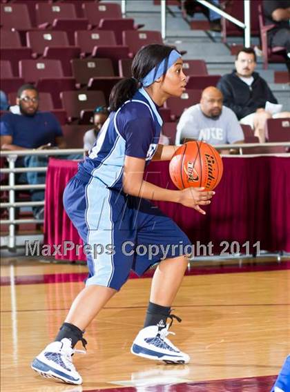 Thumbnail 1 in Clear Springs vs. Alief Elsik (5A Region III Semifinal) photogallery.