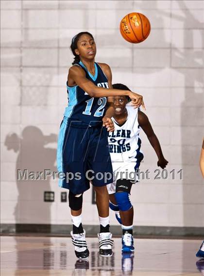 Thumbnail 3 in Clear Springs vs. Alief Elsik (5A Region III Semifinal) photogallery.