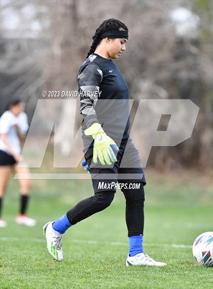 Thumbnail 2 in Aurora Central vs Alameda photogallery.