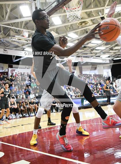 Thumbnail 3 in Montverde Academy vs. Sierra Canyon (Spalding Hoophall Classic) photogallery.