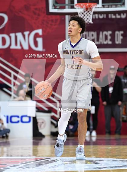 Thumbnail 2 in Montverde Academy vs. Sierra Canyon (Spalding Hoophall Classic) photogallery.