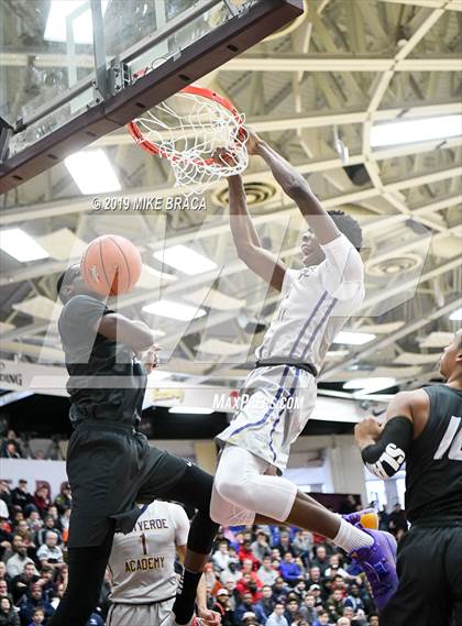 Thumbnail 2 in Montverde Academy vs. Sierra Canyon (Spalding Hoophall Classic) photogallery.