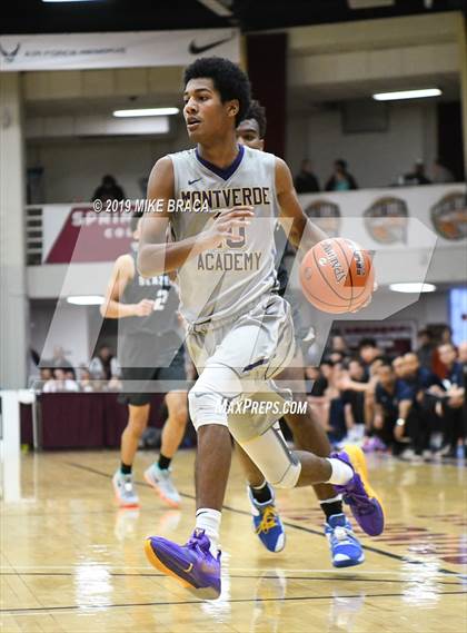 Thumbnail 2 in Montverde Academy vs. Sierra Canyon (Spalding Hoophall Classic) photogallery.