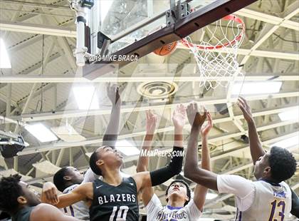 Thumbnail 2 in Montverde Academy vs. Sierra Canyon (Spalding Hoophall Classic) photogallery.