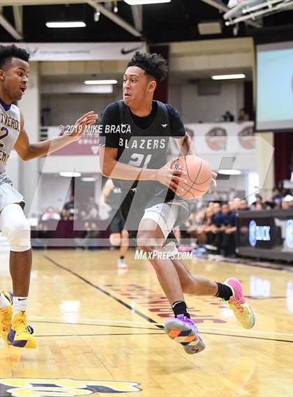 Thumbnail 2 in Montverde Academy vs. Sierra Canyon (Spalding Hoophall Classic) photogallery.