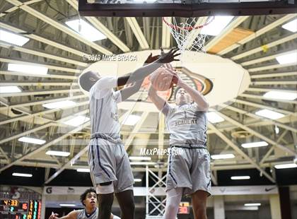 Thumbnail 2 in Montverde Academy vs. Sierra Canyon (Spalding Hoophall Classic) photogallery.