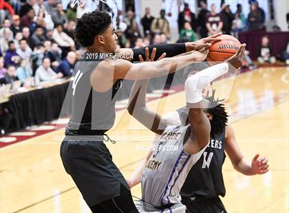 Thumbnail 2 in Montverde Academy vs. Sierra Canyon (Spalding Hoophall Classic) photogallery.